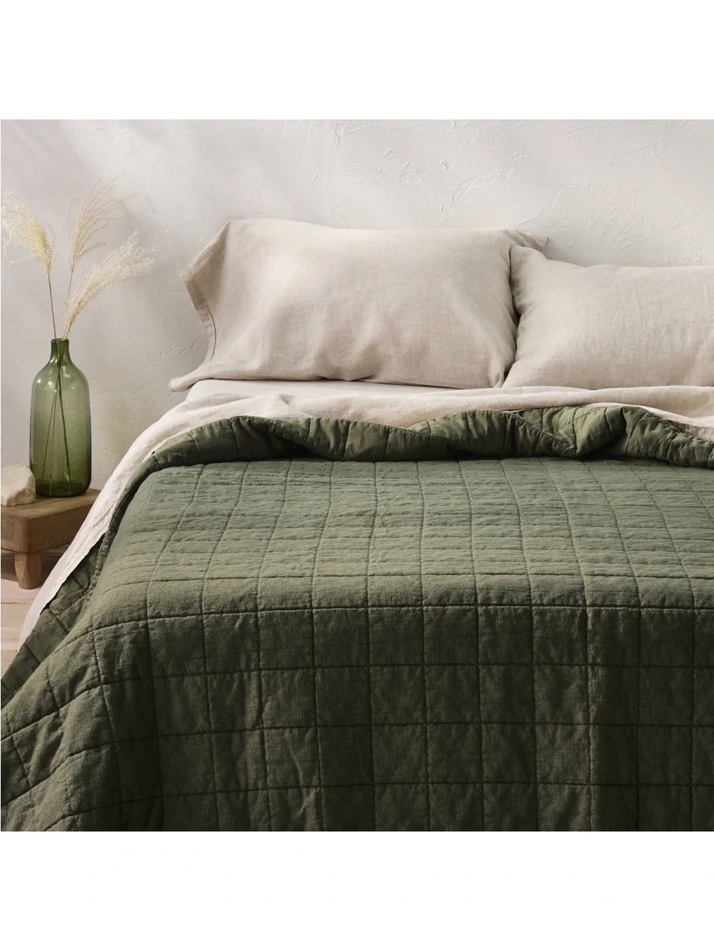 NWT Full/Queen Heavyweight Linen Blend Quilt Olive Green - Casaluna